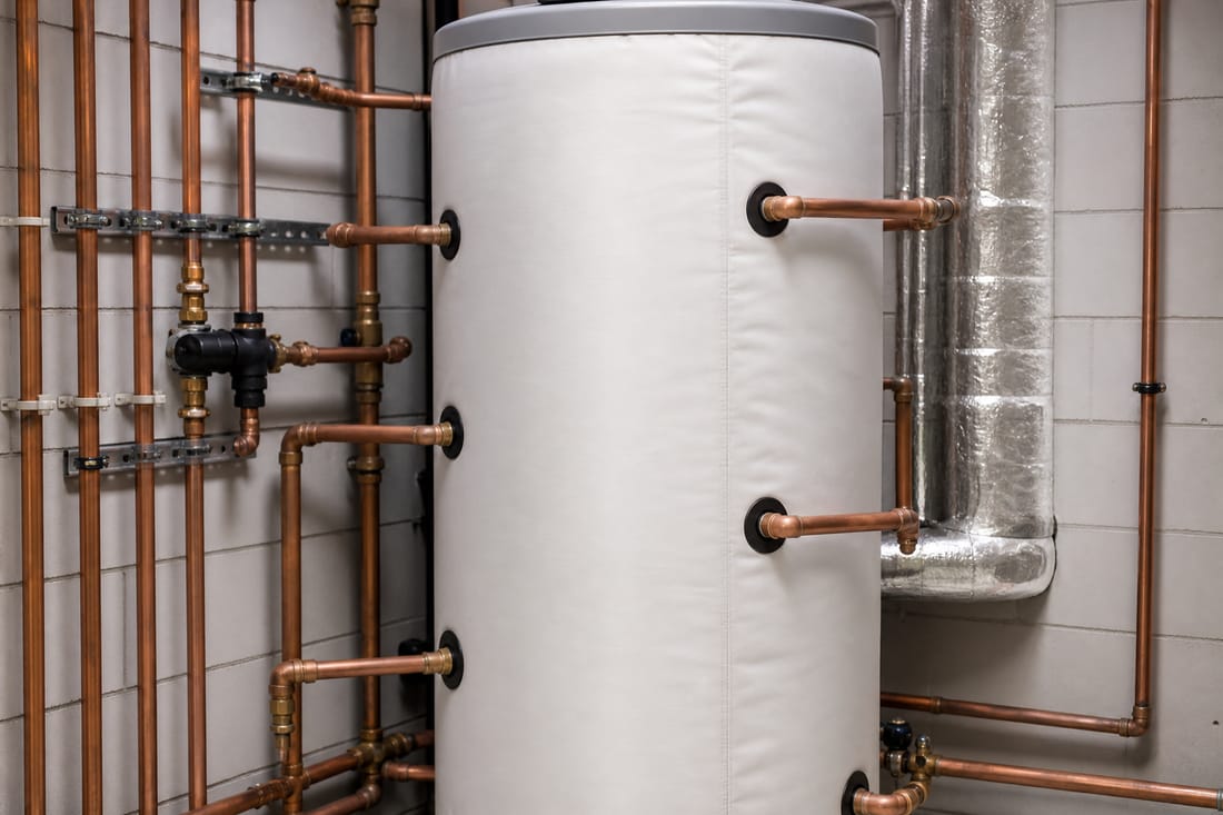 Beispiel: Anschlüsse eines Warmwasserspeichers